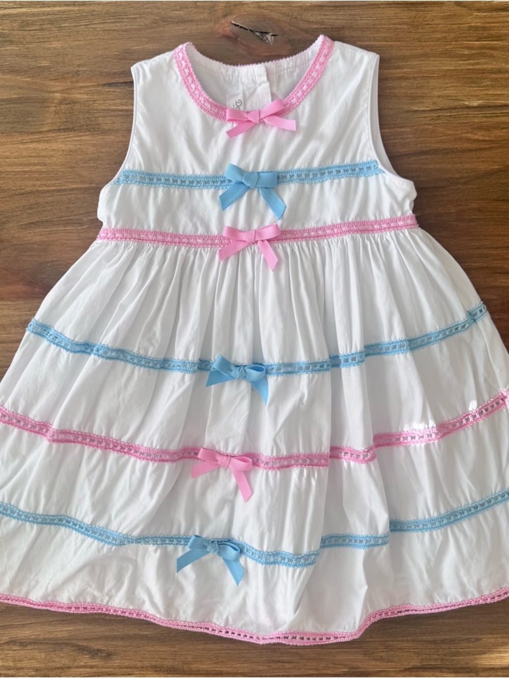 Dondolo White Dress with Pink and Blue Bows Size 3 - Picture 2 of 7